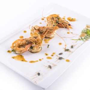 Prawns in white wine with garlic and dill
