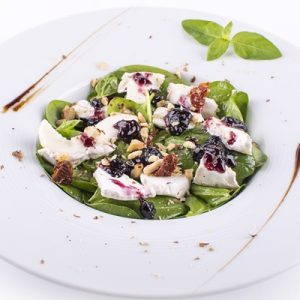 Salad with goat cheese